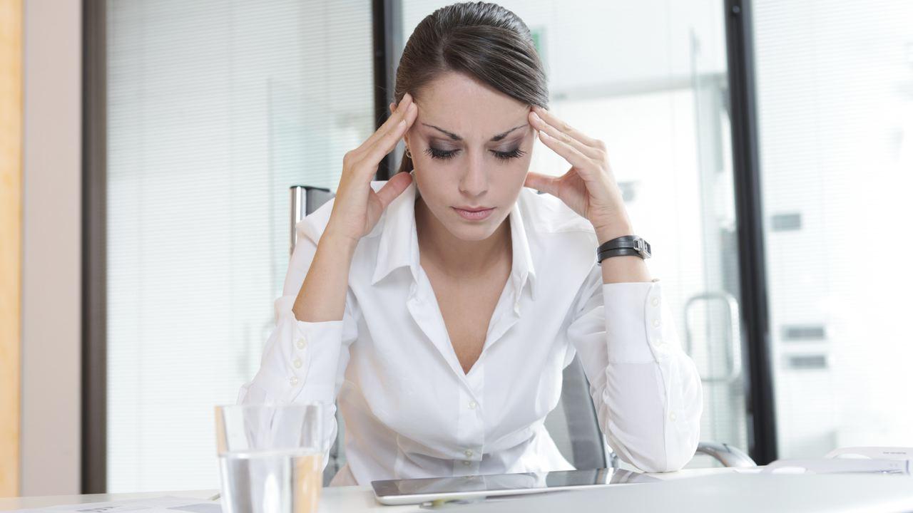 Kuinka tunnistaa ahdistuksen fyysiset ja emotionaaliset oireet: avaimet komplikaatioiden ehkäisyyn.