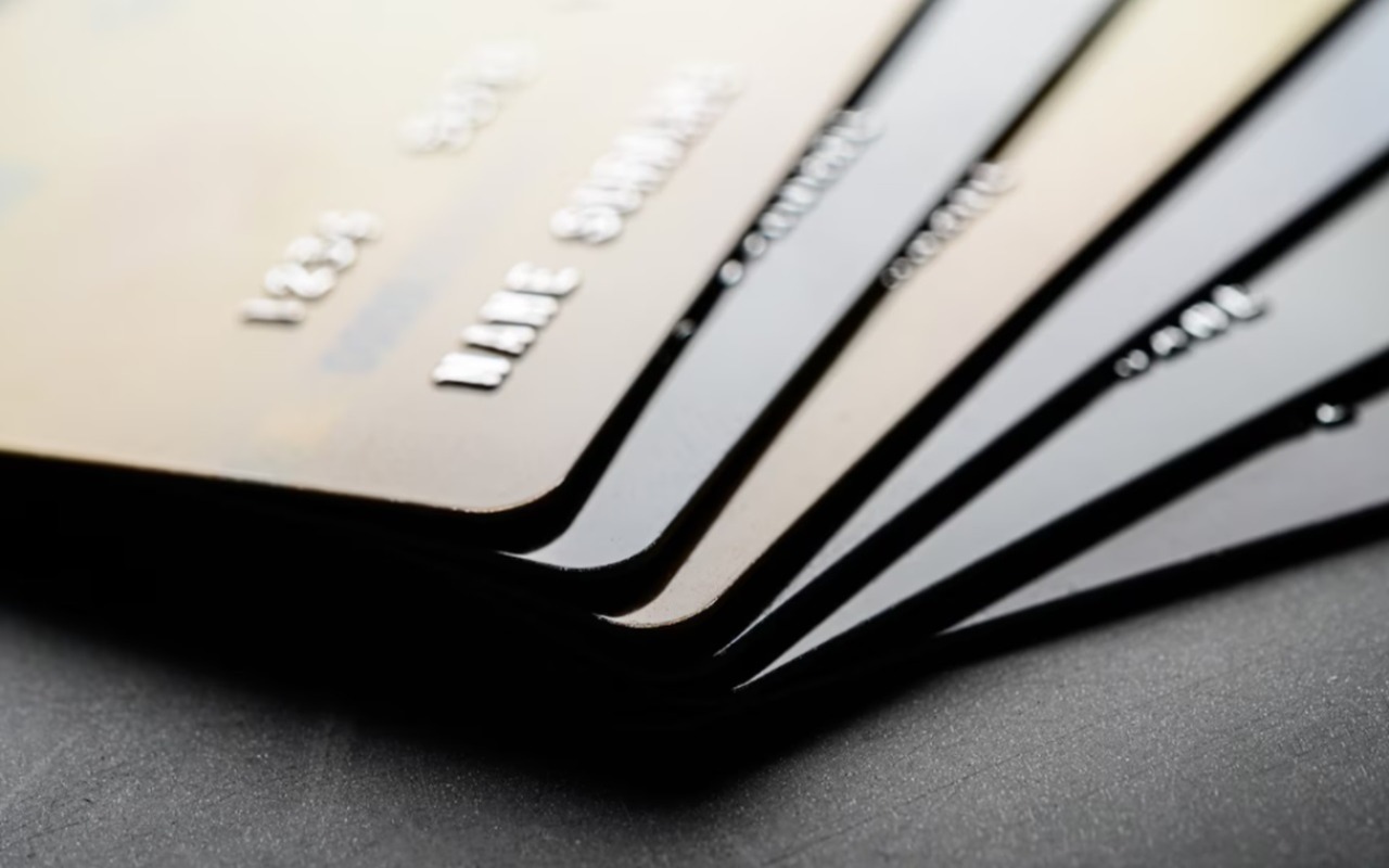 Vahvistettu | Hallitus on antanut päätöksen, jonka mukaan tällä sivustolla mainitut luottokortit ja pankkitilit takavarikoidaan helmikuussa.