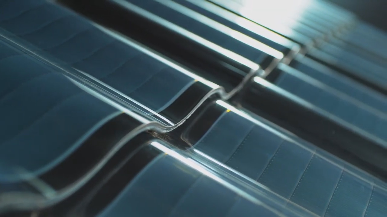 Ryhmä insinöörejä käyttää muinaisia kiinalaisia rakennustekniikoita luodakseen energiatehokkaita, aurinkoenergialla toimivia kattotiiliä.