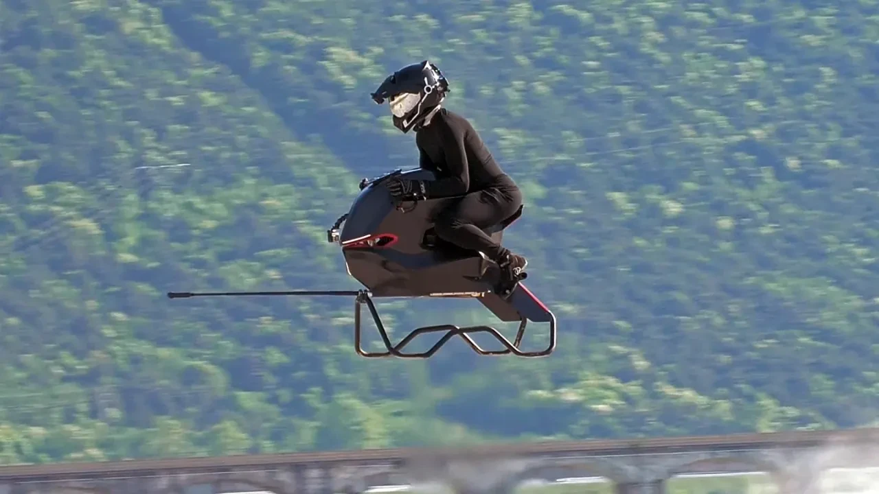 Lentävä moottoripyörä on jo täällä: se painaa vain 40 kiloa ja voi saavuttaa jopa 200 kilometrin tuntinopeuden.