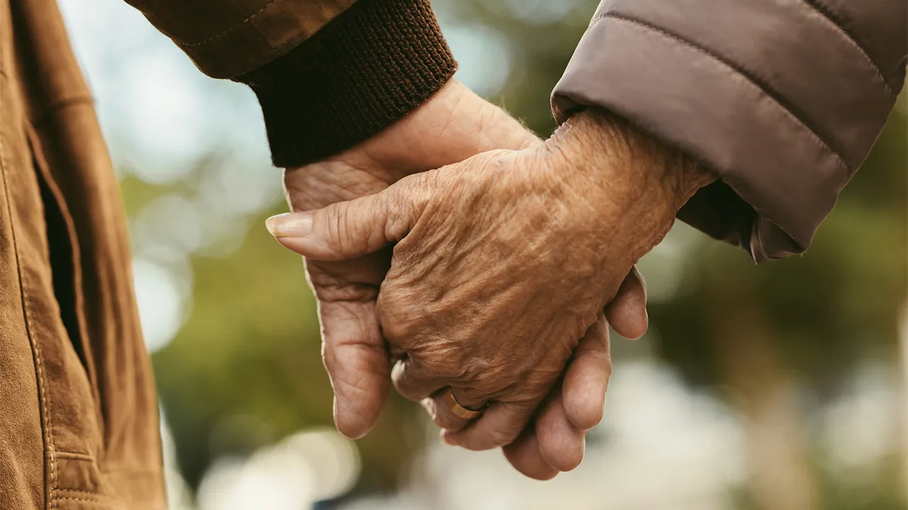 Ikääntynyt saksalaispari muuttaa: ”Tämä on paras päätös elämässämme.”