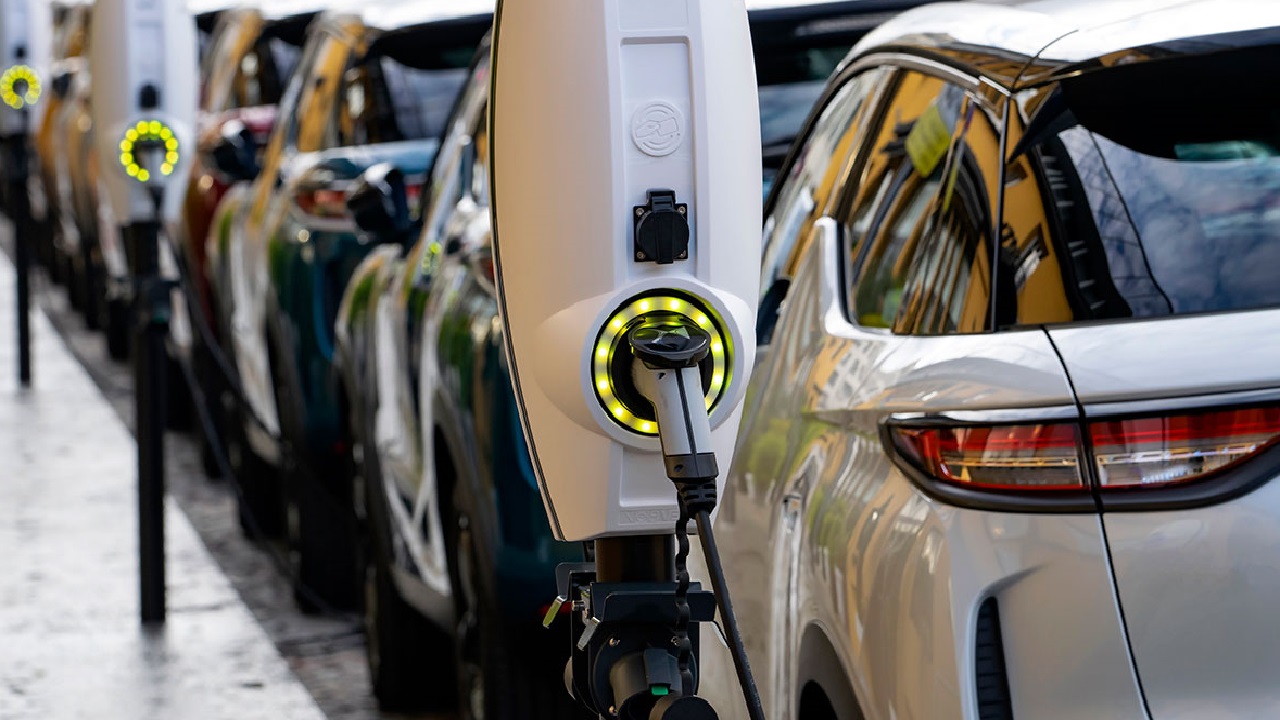 Yritimme selvittää Ayuda+ -ohjelman ja uusien valtion tukien sähköautoille. Tilanne ei kuitenkaan ole vieläkään parantunut.