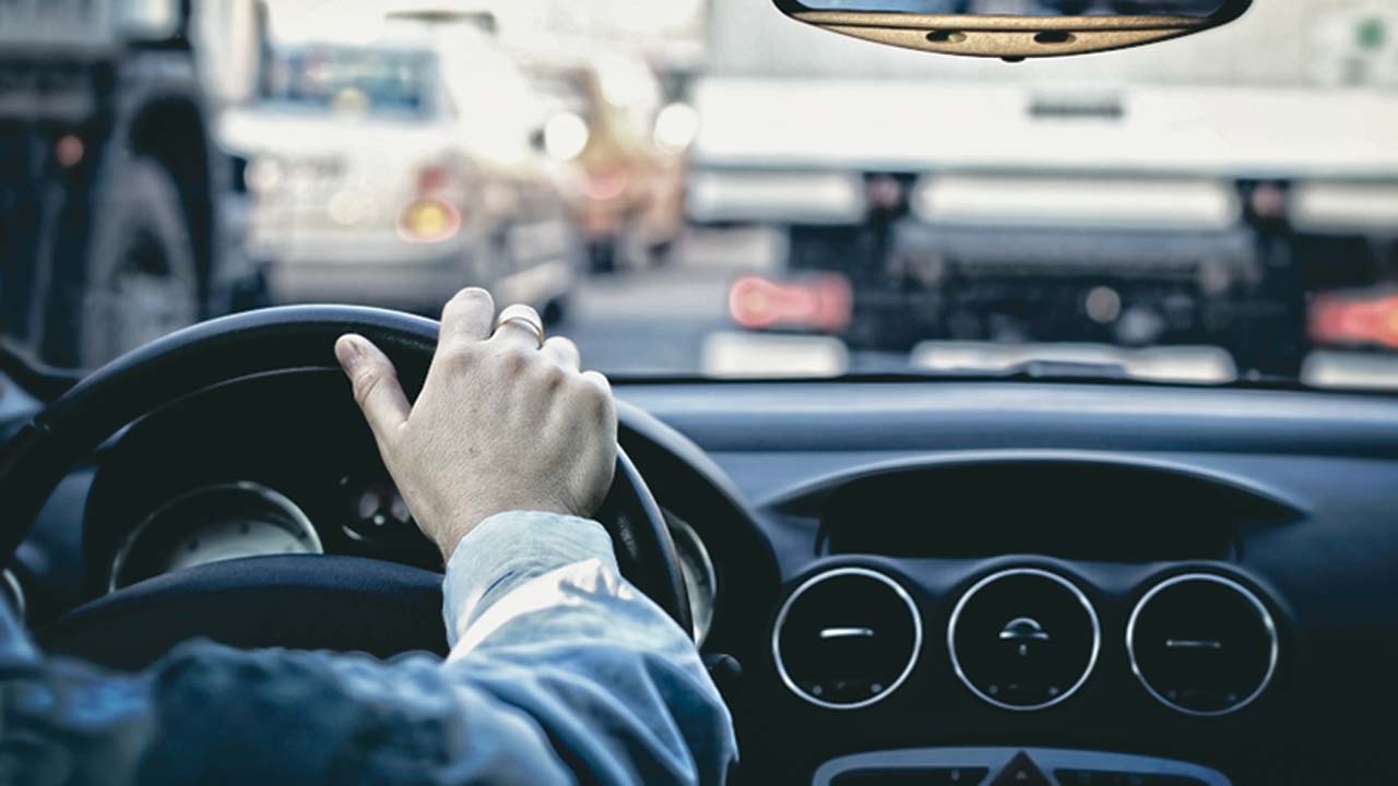 Virallisesti kuljettajat, jotka eivät ole suorittaneet tätä tärkeää menettelyä 15 päivän kuluessa, joutuvat yksilöllisten seuraamusten kohteeksi.