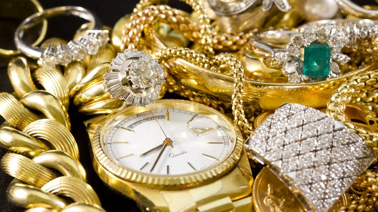 Huippuluokan korujen asiantuntija: ”Kierrätetystä kullasta valmistetut korut valitaan ennemmin niiden hinnan kuin ympäristöystävällisyyden vuoksi.”