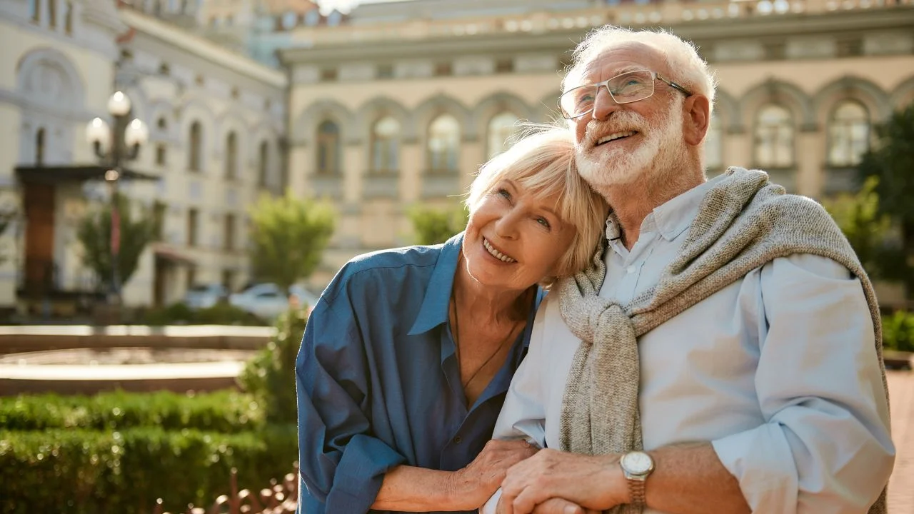 Ikääntynyt saksalaispari muuttaa: ”Tämä on paras päätös elämässämme.”