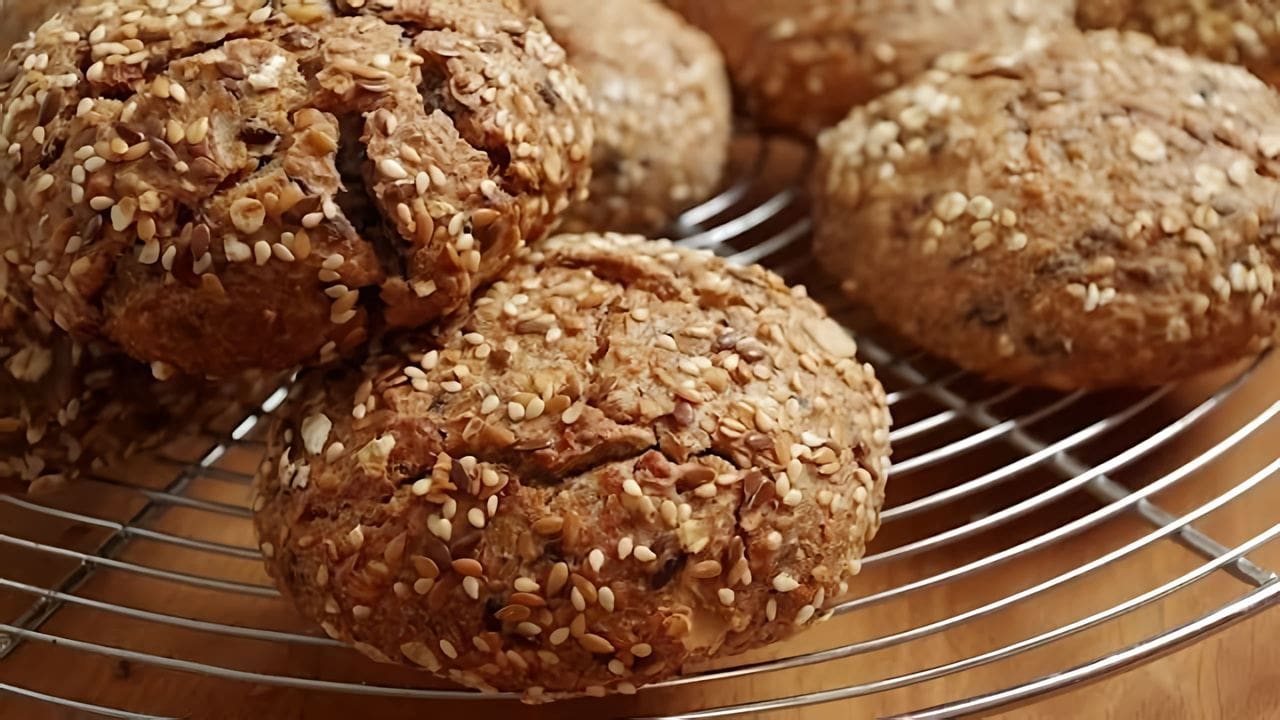 Uunia ei tarvita: kuinka valmistaa kaikkein kuohkeimmat täysjyväleivät – hyvin yksinkertaisesti ja edullisesti.