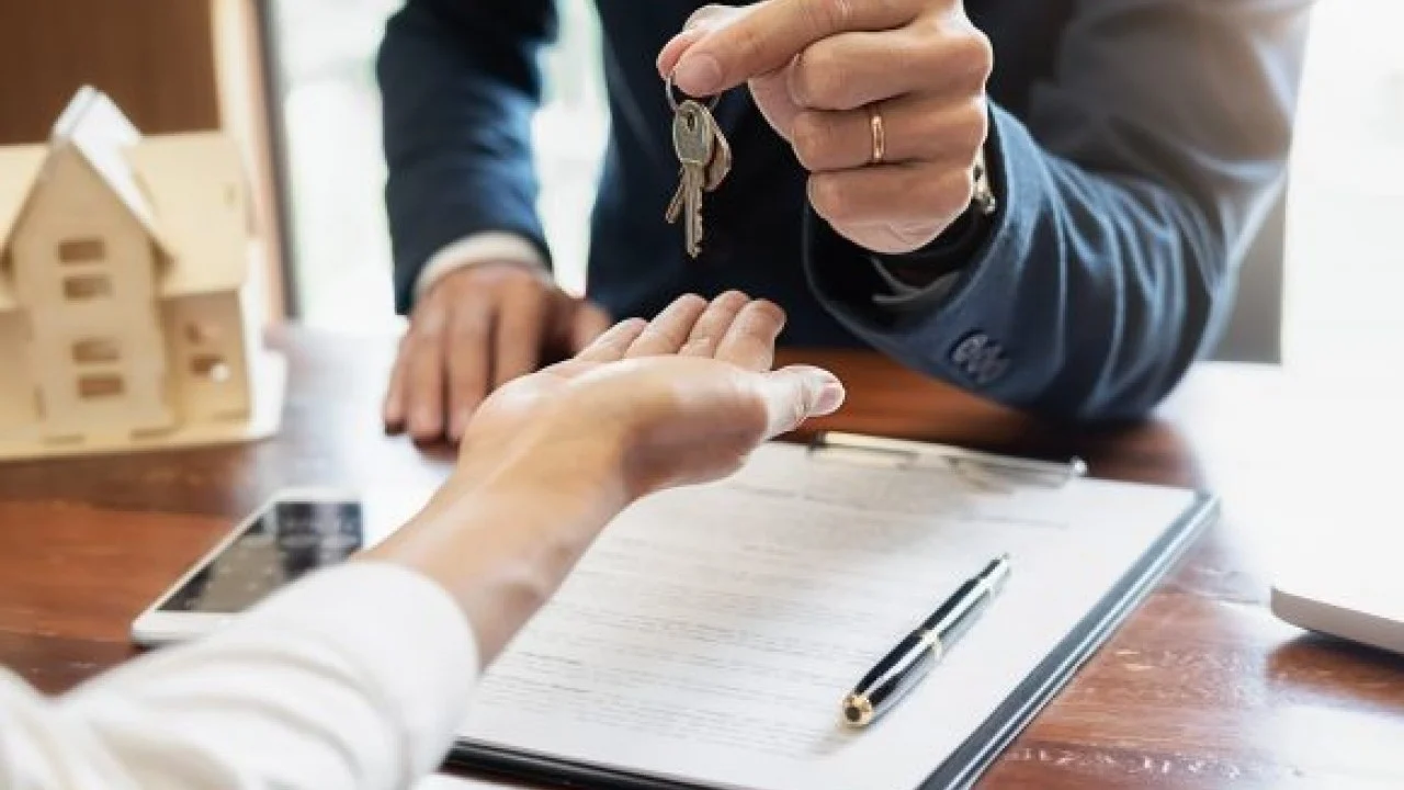 Vuokralain kumoaminen: häätö peruutetaan ja vuokralaiset voivat jäädä asuntoon vielä kahdeksi vuodeksi.