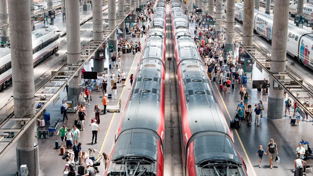 Renfe-junien kuljettajien lakko: vähimmäismäärä junia Cercanías-, AVE- ja Rodalies-linjoilla ja kuinka kauan lakko kestää.