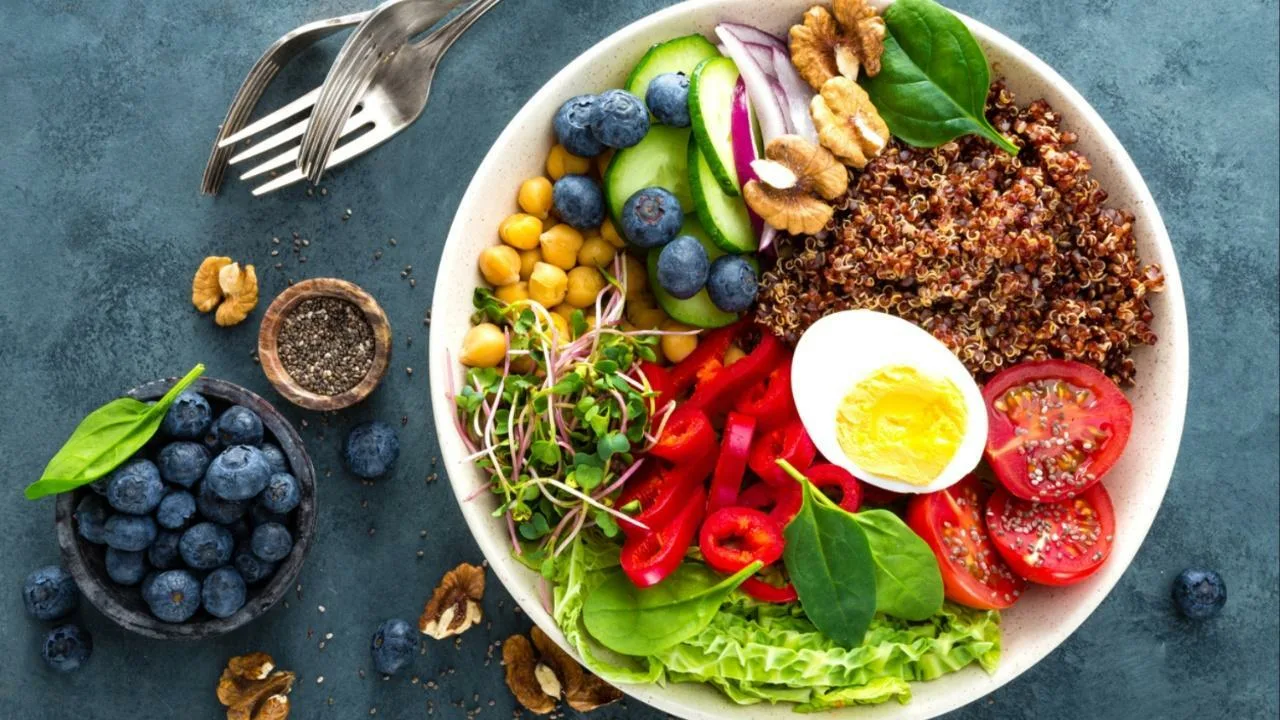 ”Hei, chat... mitä syömme tänään?” Hyvinvointi ja ravitsemus tietotulvan aikana