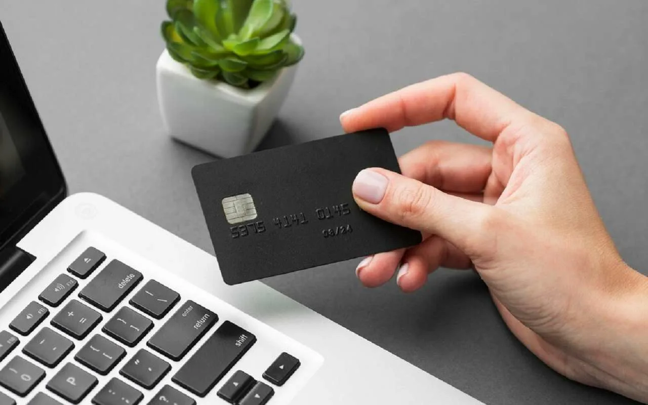 Vahvistettu | Hallitus on antanut päätöksen, jonka mukaan tällä sivustolla mainitut luottokortit ja pankkitilit takavarikoidaan helmikuussa.