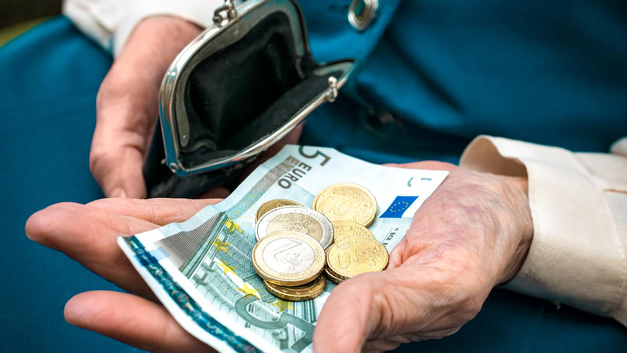 Vuonna 2026 eläkkeet nousevat 2,7 %, mutta jotkut eläkeläiset saavat vähemmän.