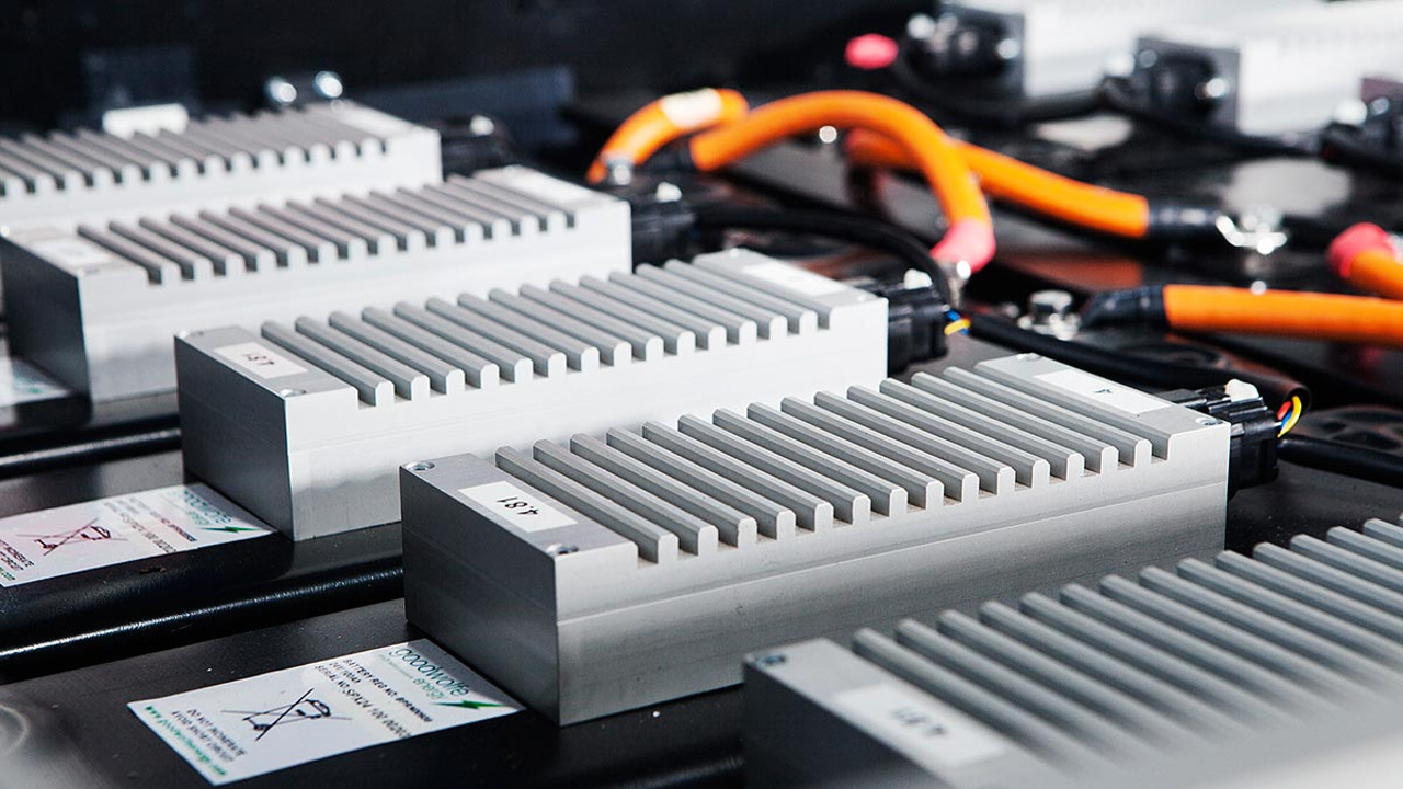 Kiina on kehittänyt akun, jonka käyttöikä on 1,5 miljoonaa kilometriä ja joka latautuu 12 minuutissa.