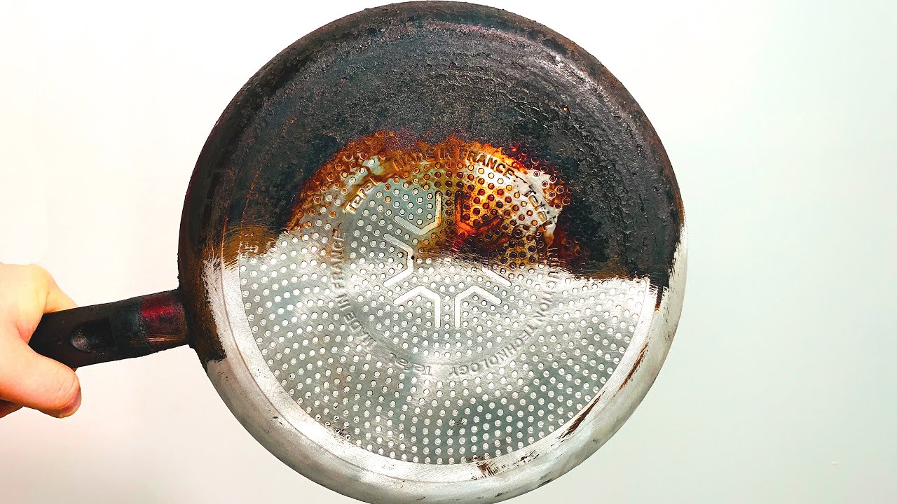 Kotona voit poistaa ruskeat tahrat paistinpannusta muutamassa minuutissa ja vaivattomasti.