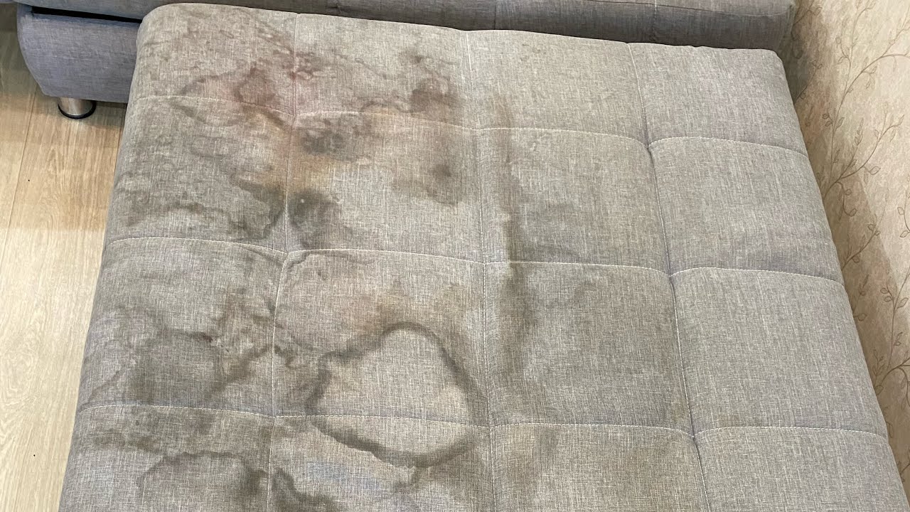 Vaiheittaiset ohjeet: kuinka käyttää etikkaa ruskeiden tahrojen poistamiseen tyynyistä ja patjoista.