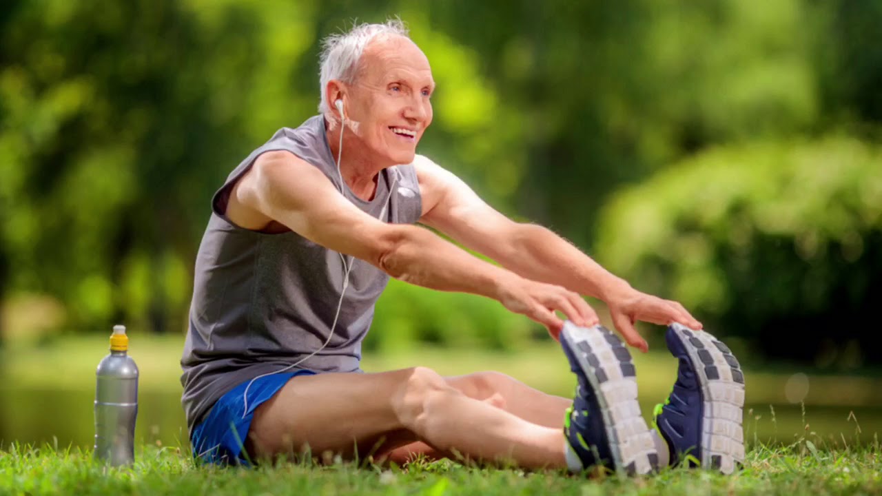 Ei uintia, ei joogaa: yksinkertaiset harjoitukset, jotka poistavat ikääntyneiden ihmisten ”lepakon siivet”.