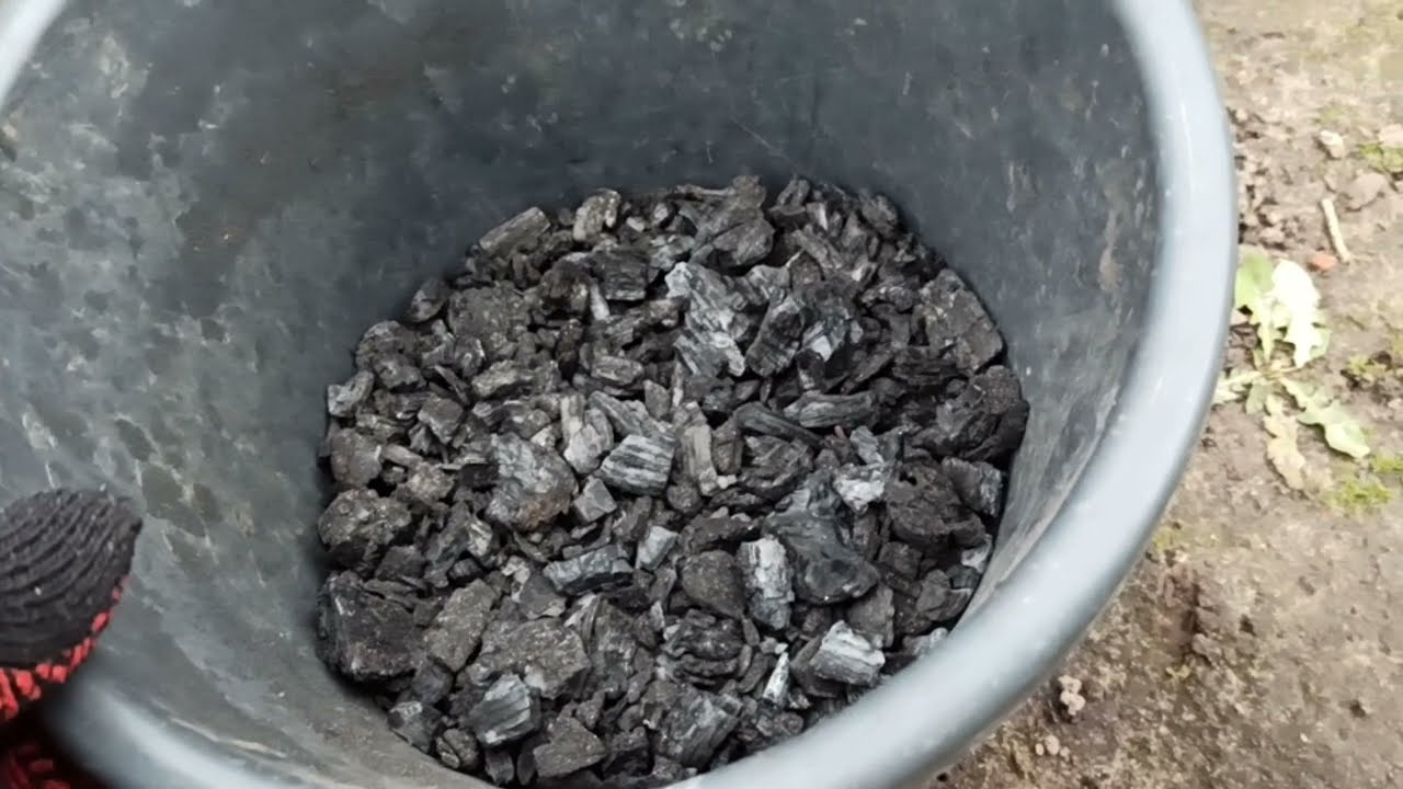 Puuhiilen ja ruokasoodan sekoittaminen: miksi se on suositeltavaa ja mihin se on hyödyllistä.