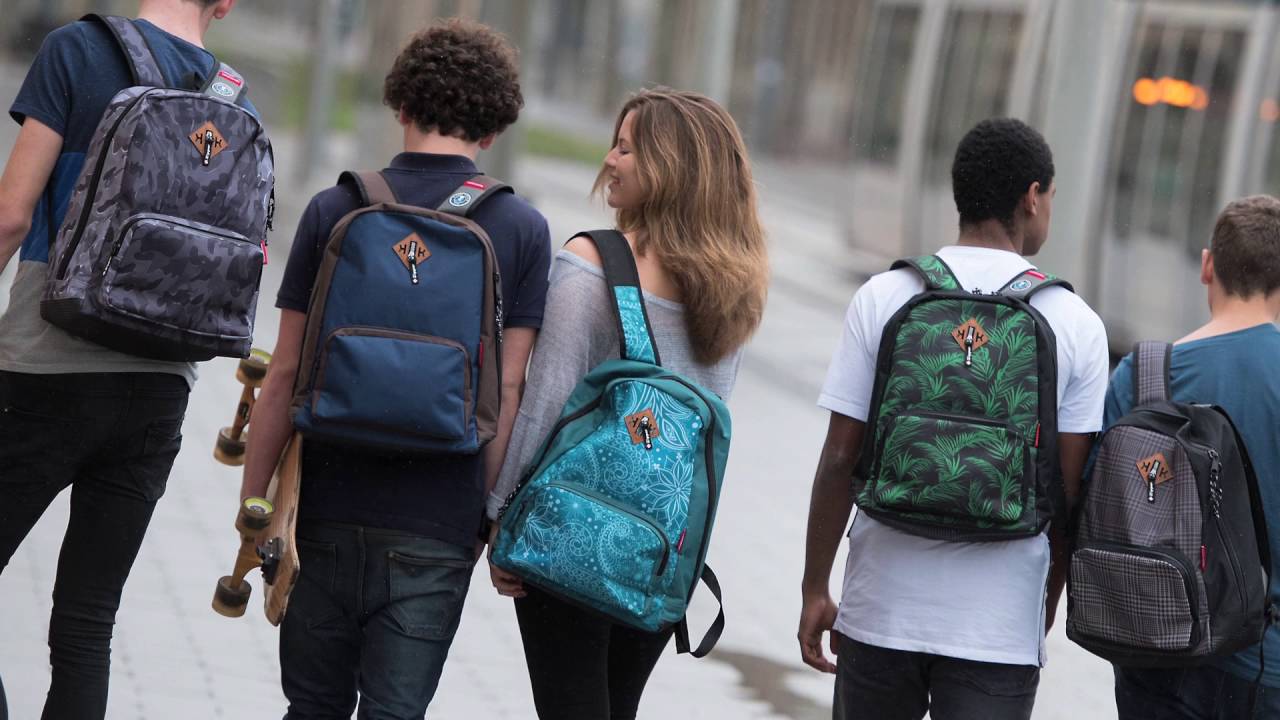 Yrityksillä ei ole oikeutta tutkia työntekijöidensä laukkuja tai reppuja päivittäin: se on sallittua vain laillisen edustajan läsnä ollessa ja työaikana.