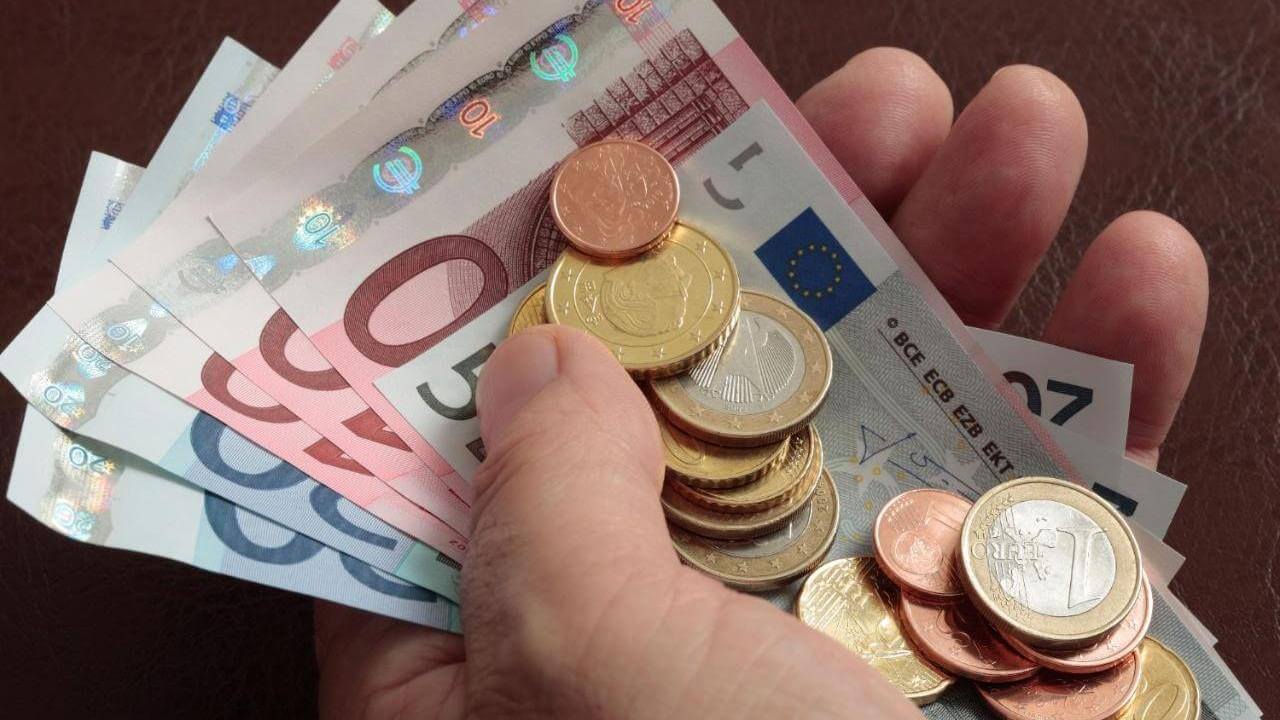 Hallitus tarkastaa asunnokohtaisesti, onko eläkkeitä ja sosiaalietuuksia maksettu laittomasti.