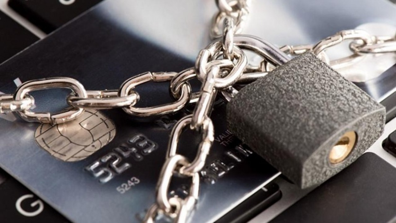 Se on virallista | Hallitus on vahvistanut, että se takavarikoi kaikki tässä luetellut pankkitilit ja varat.