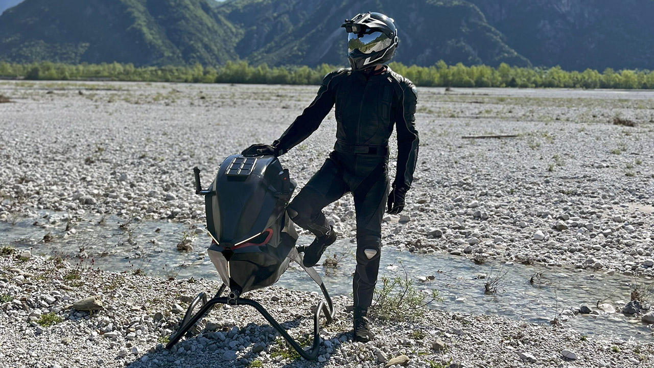 Lentävä moottoripyörä on jo täällä: se painaa vain 40 kiloa ja voi saavuttaa jopa 200 kilometrin tuntinopeuden.