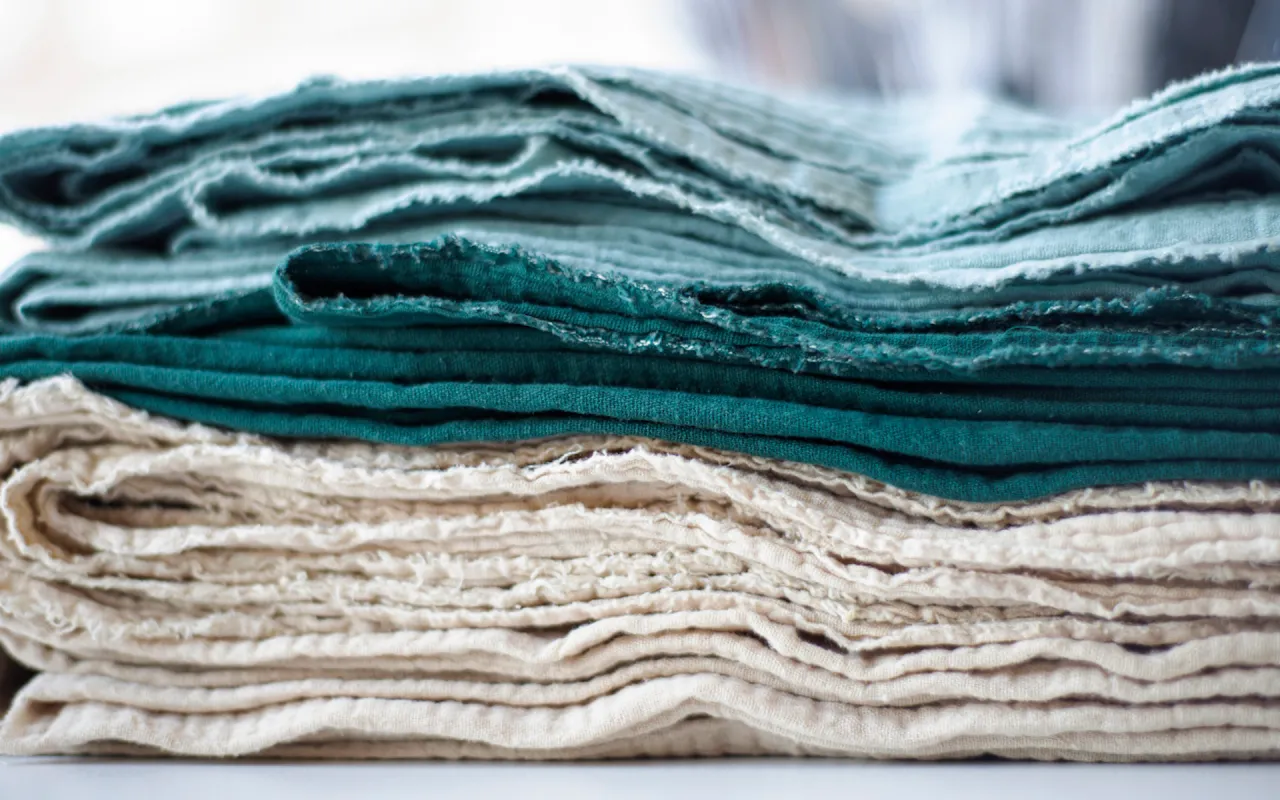 Hyvästi paperipyyhkeet: uudelleenkäytettävät vaihtoehdot ovat kasvattamassa suosiotaan Suomessa.