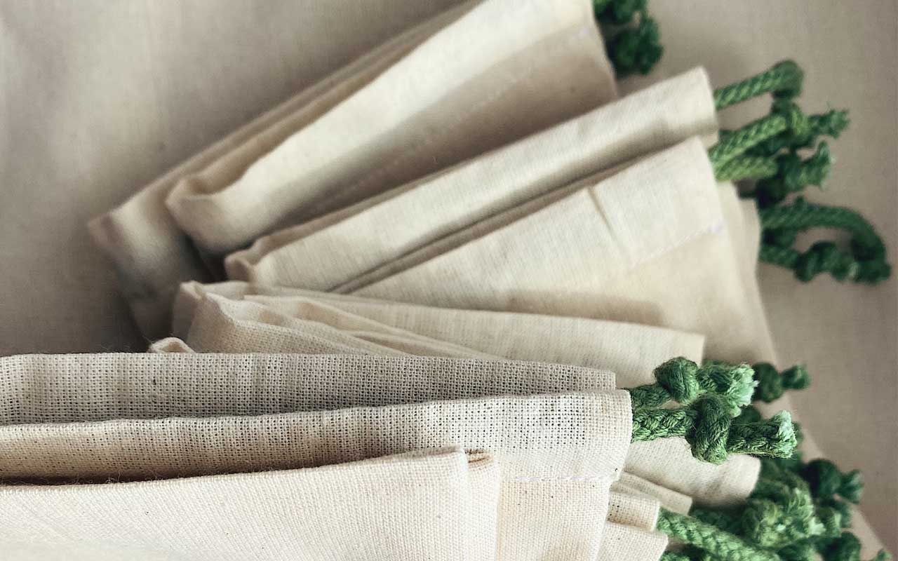 Hyvästi paperipyyhkeet: uudelleenkäytettävät vaihtoehdot ovat kasvattamassa suosiotaan Suomessa.